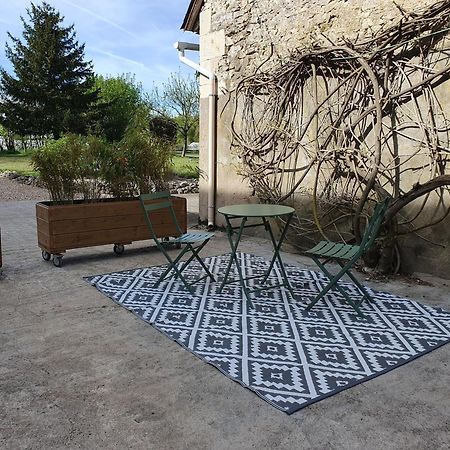 Bed and Breakfast Au Domaine Du Bois Joubert Luzille Экстерьер фото
