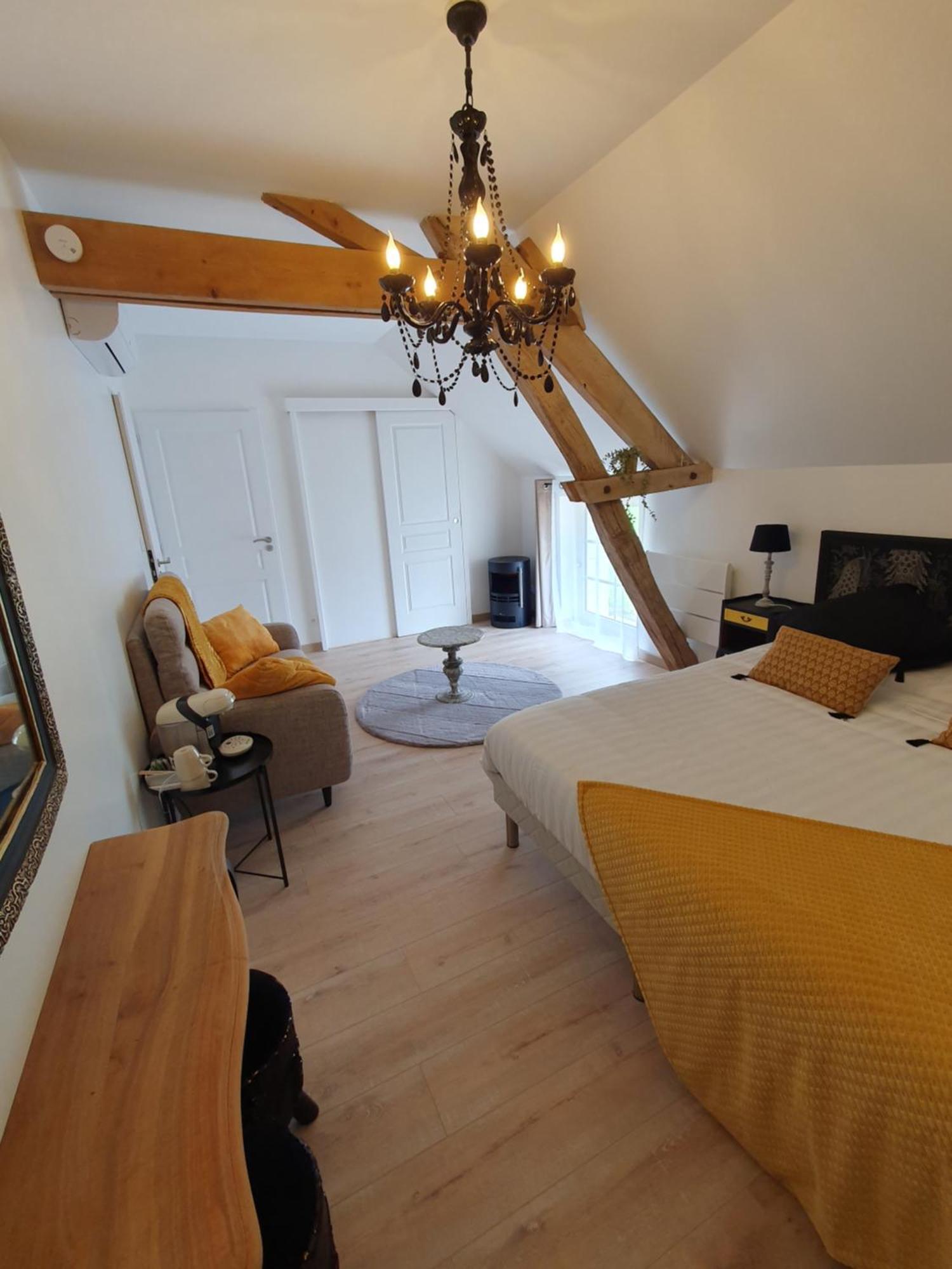 Bed and Breakfast Au Domaine Du Bois Joubert Luzille Экстерьер фото