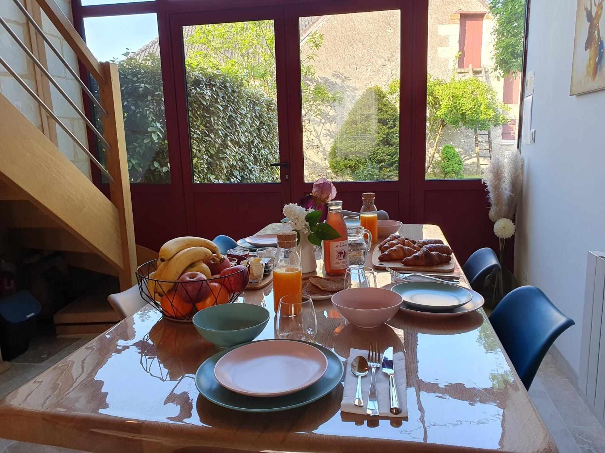 Bed and Breakfast Au Domaine Du Bois Joubert Luzille Экстерьер фото